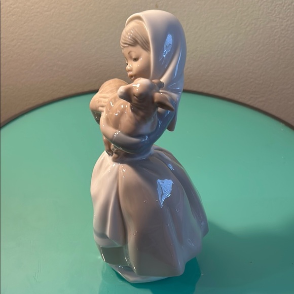 Nao by Lladro figurine of Girl with Lamb - Picture 2 of 5